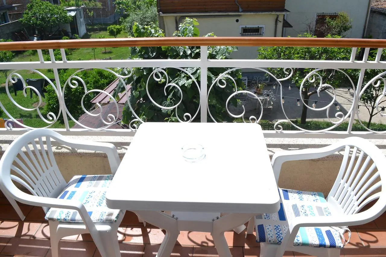 Open Doors Bed & Breakfast Шкодер 3*,