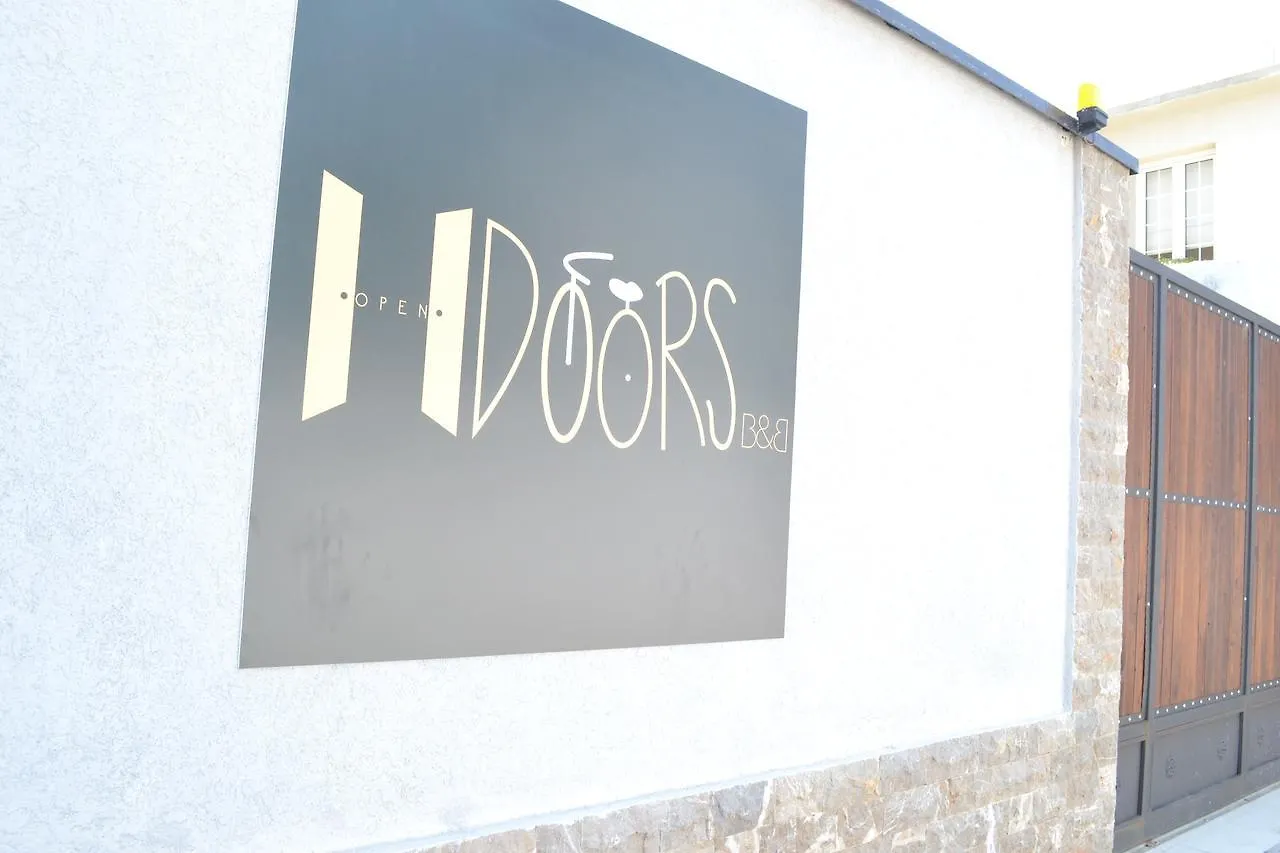 Open Doors Bed & Breakfast Шкодер