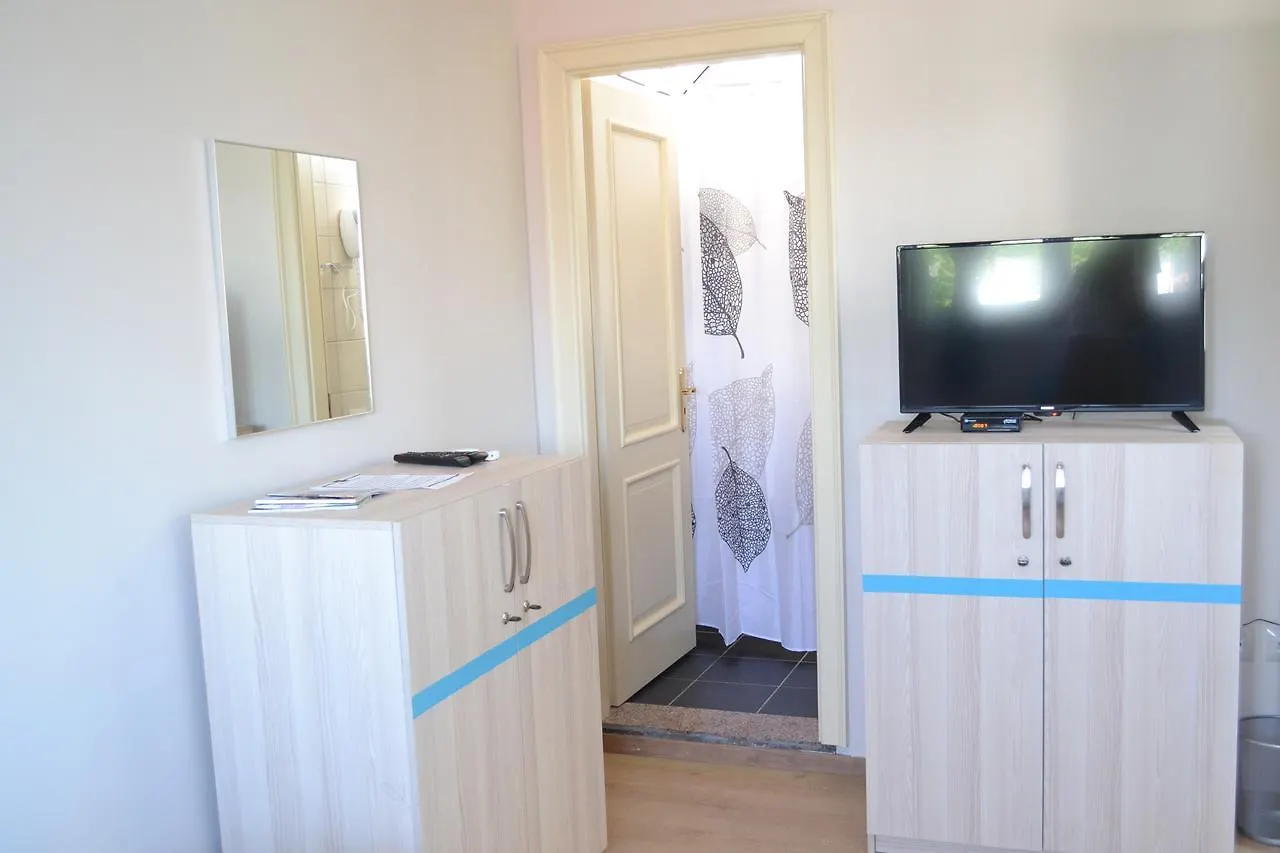 Open Doors Bed & Breakfast Шкодер